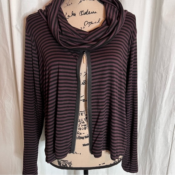 💚Comfy USA top - Picture 2 of 5